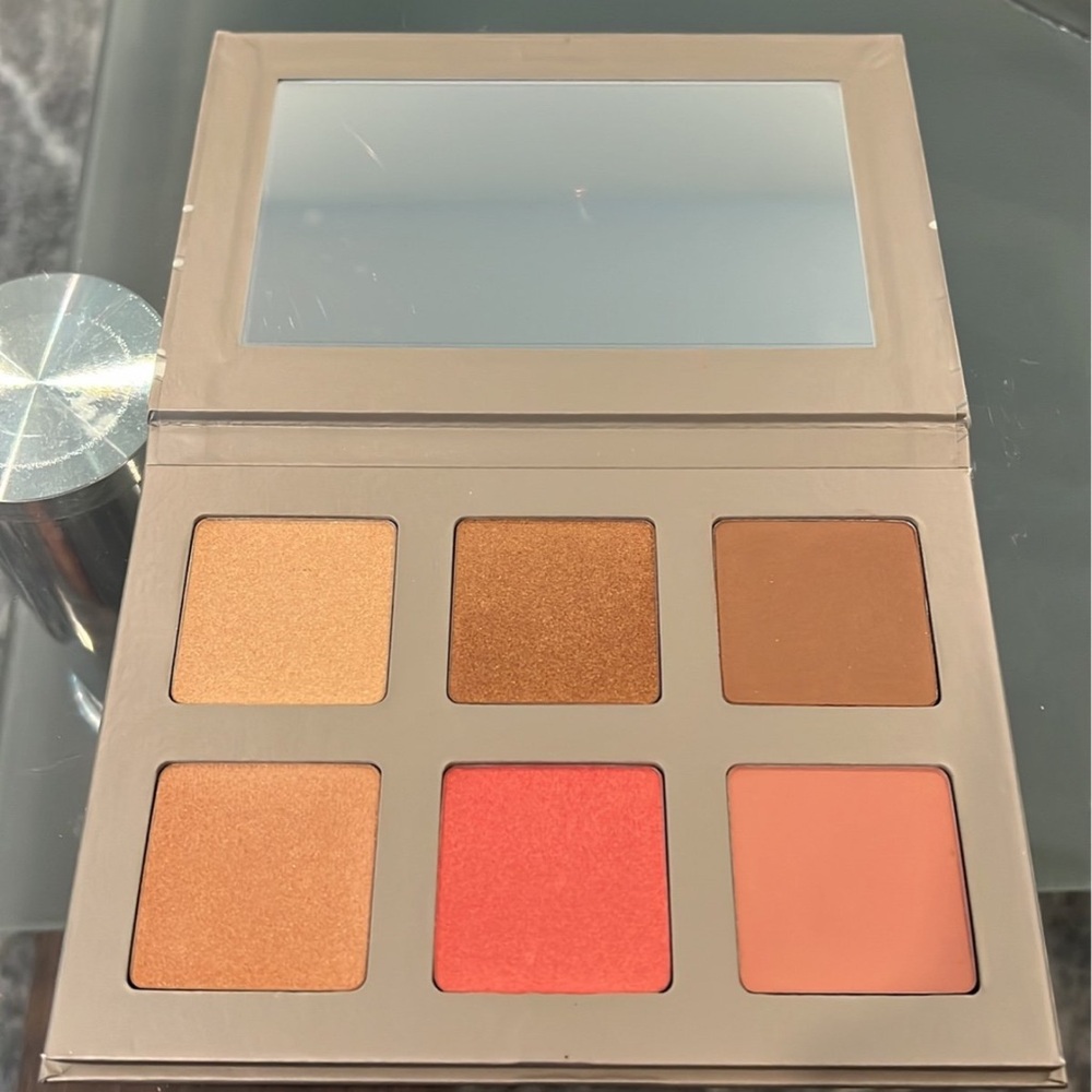Iconic London Blaze Chaser Face Palette. New.